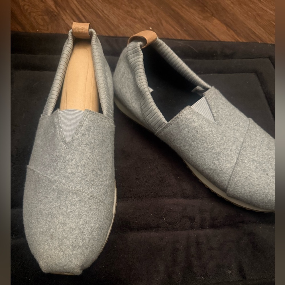 Only worn once Toms 11.5 M,